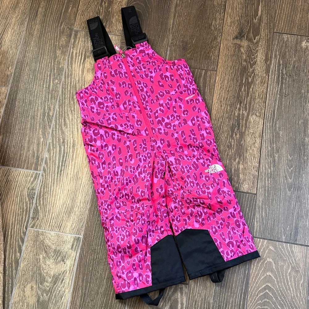 The North Face Toddlers’ Snowquest Pink Leopard Insulated Snow Bibs—4T - Picture 3 of 11